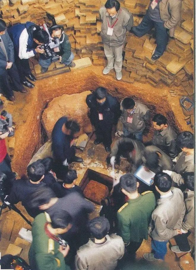 隐藏千年的秘密浮出水面比传说更吸引人九游会J91924年雷峰塔轰然倒塌