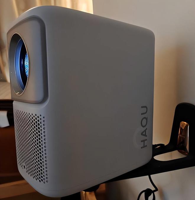 趣 K2 Pro 评测：租房党平替电视优选j9九游会俱乐部登录入口千元投影天花板！哈(图4)